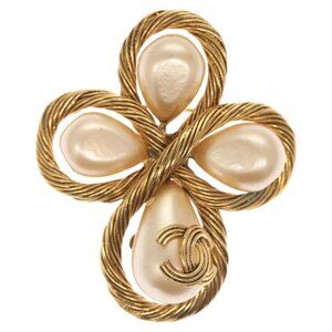 CHANEL Brooch metal Gold CC Auth